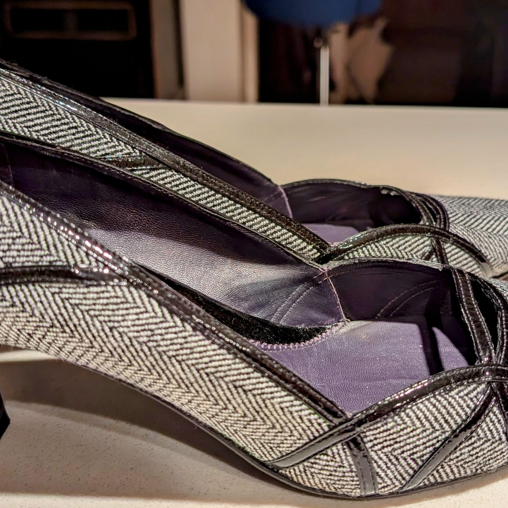 Kenneth Cole Women's Gray Herringbone Heels - Picture 2 of 5